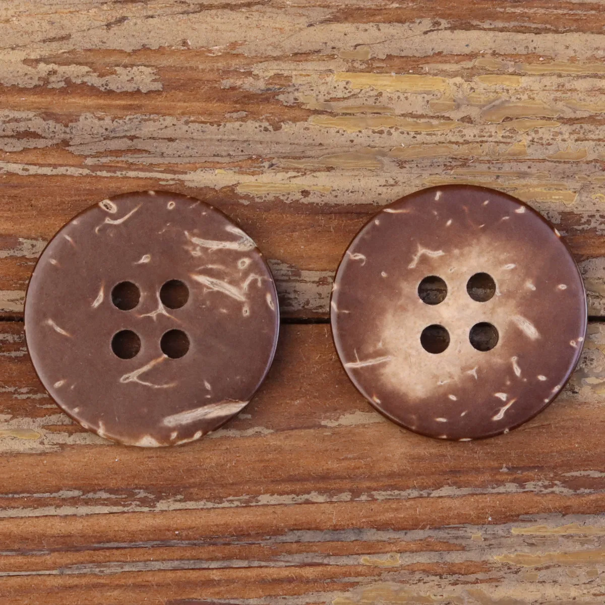 18-32L Natural Dark Brown Coconut Shell Buttons 60 Pack