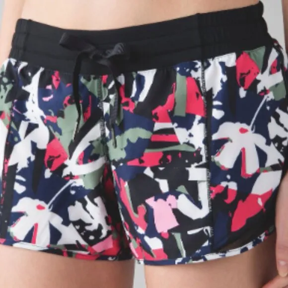 (6019) LULULEMON Hotty Hot Short (Long) Sz 6/8 **LOVED** (W=14&quot;)
