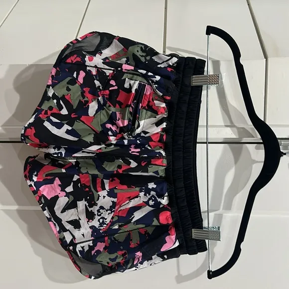 (6019) LULULEMON Hotty Hot Short (Long) Sz 6/8 **LOVED** (W=14&quot;)