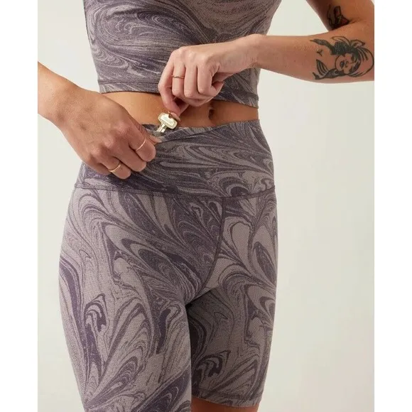 Athleta NEW Women's Active Shorts Biker Gray Marble Size 3x 7-in Inseam NWT