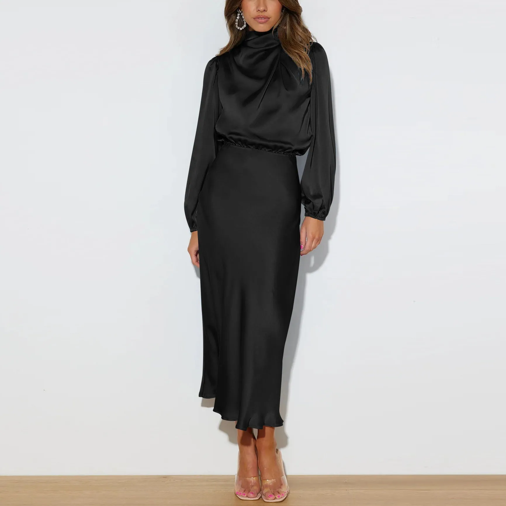 Audra - Elegant dress with long sleeves.