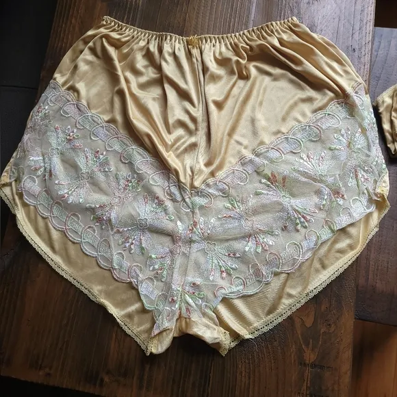 Beautiful Vintage 1990s Gold Embroidered Lace Satin Camisole Shorts Set M or L