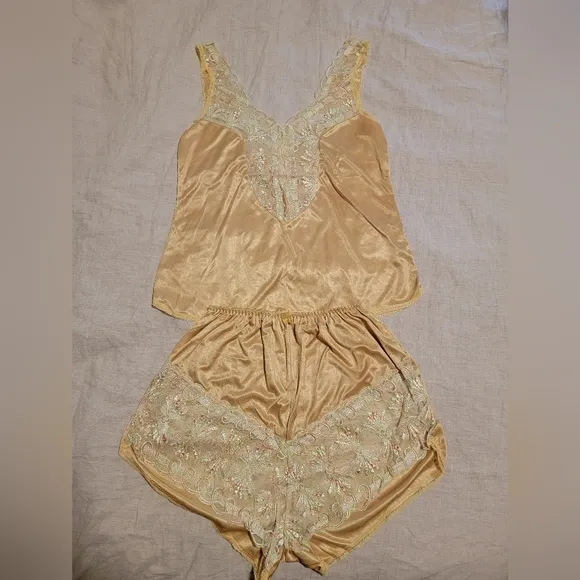 Beautiful Vintage 1990s Gold Embroidered Lace Satin Camisole Shorts Set M or L