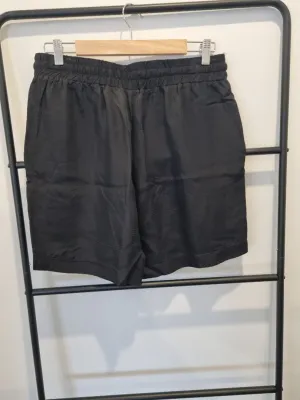 Black Briarwood Shorts, M