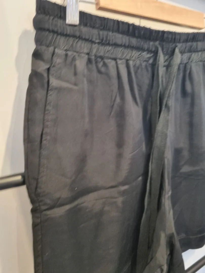 Black Briarwood Shorts, M