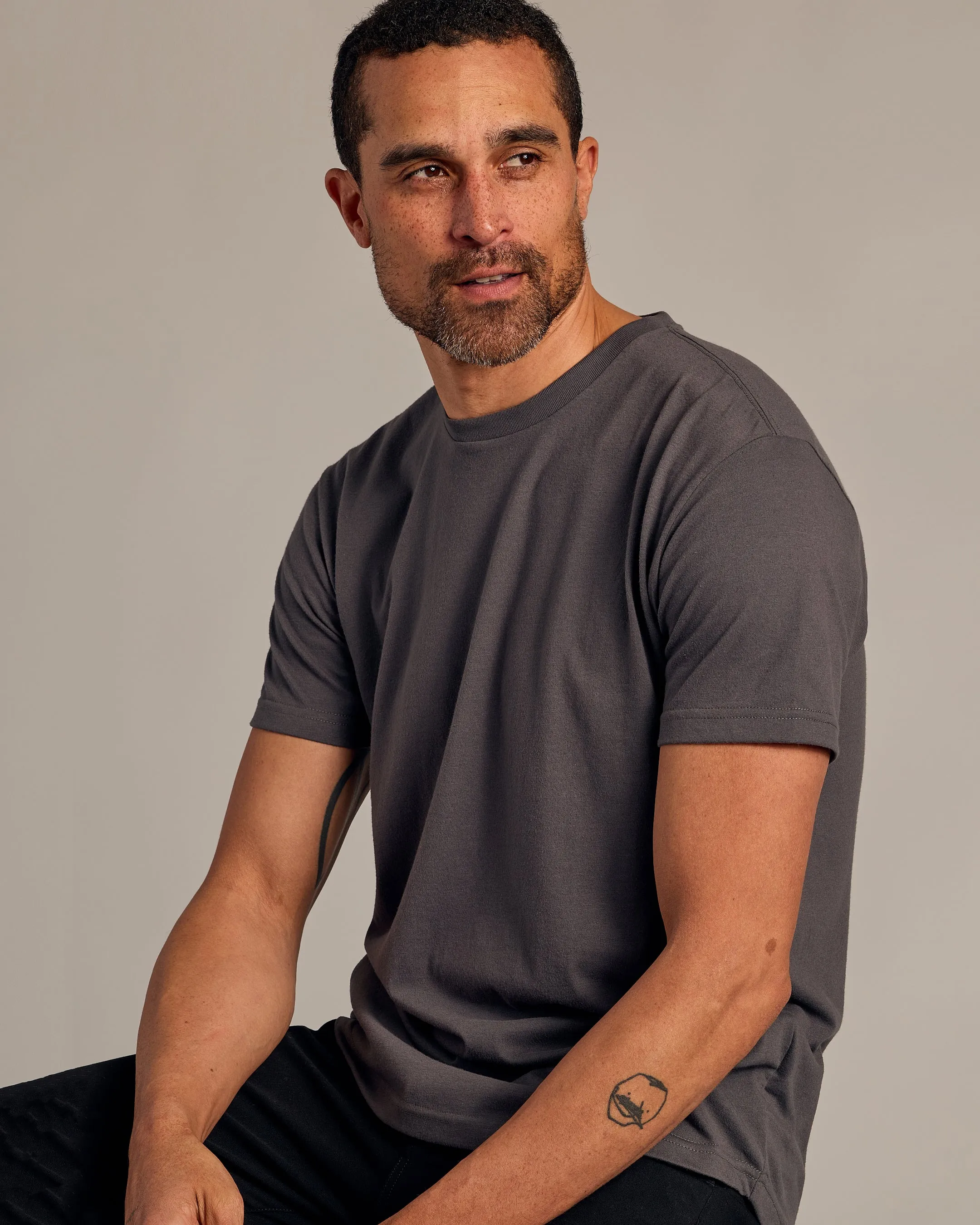 Carbon Short Sleeve Curved Hem Crew