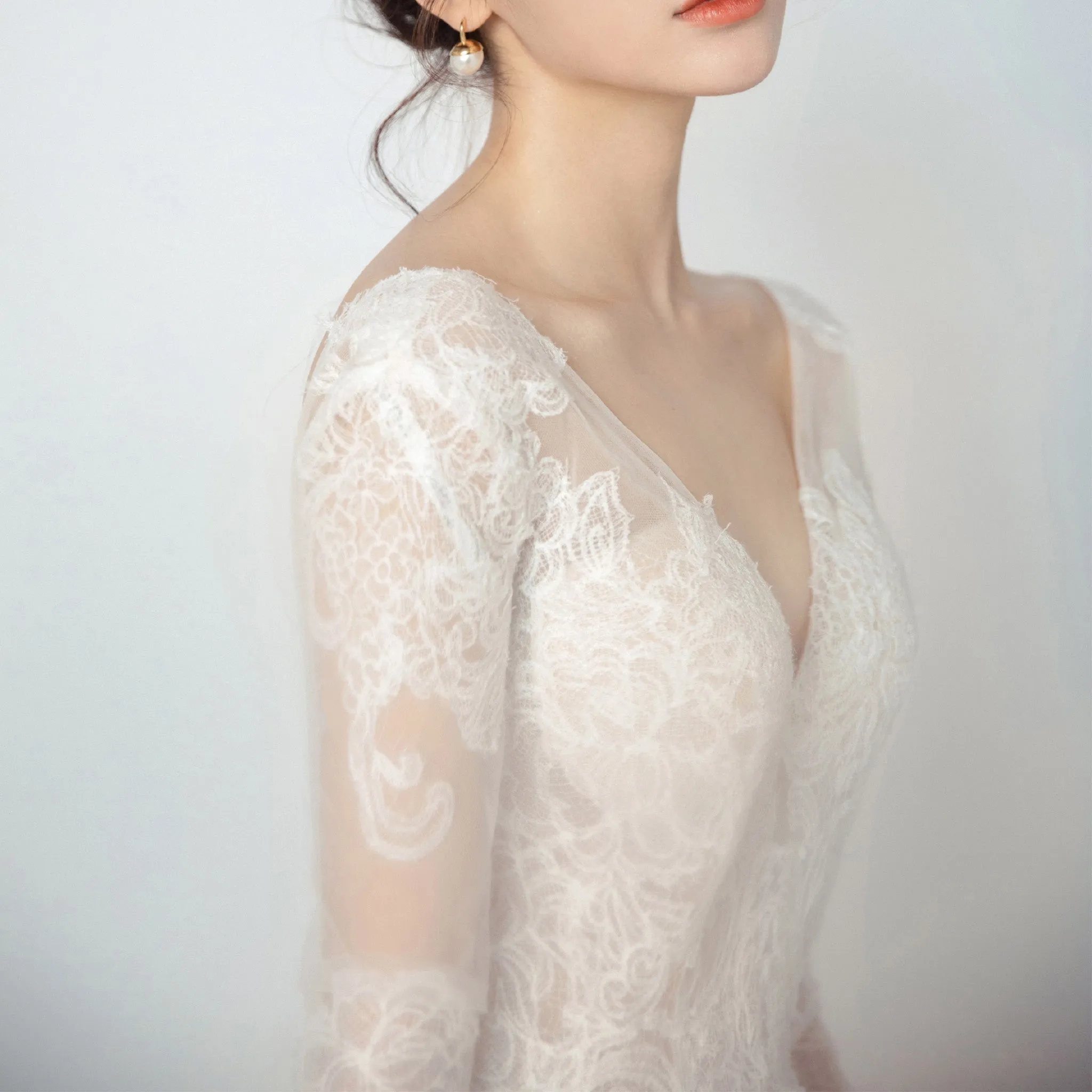 Chic Sheer Long Sleeve Floral Lace Wedding Dress with Open Back