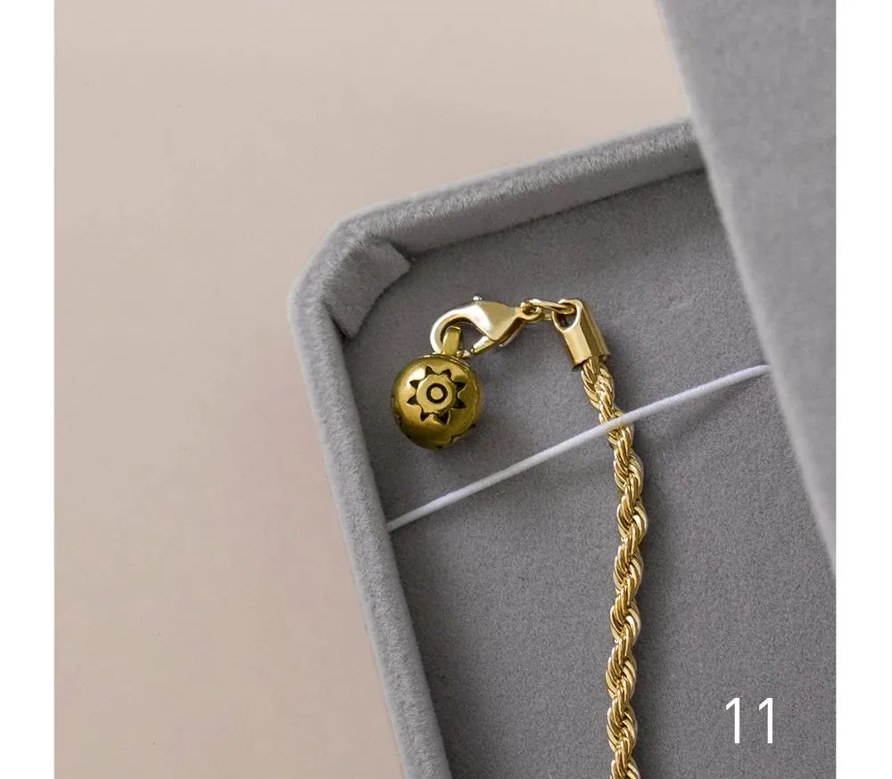 Elegant Brooch Chain