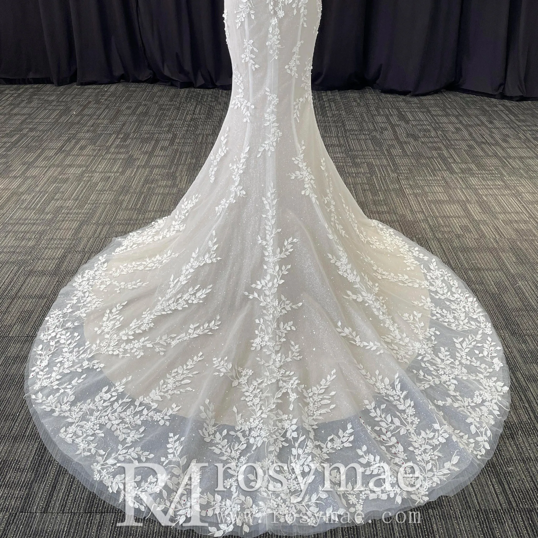 Elegant Lace Mermaid Wedding Dress with Spaghetti Straps