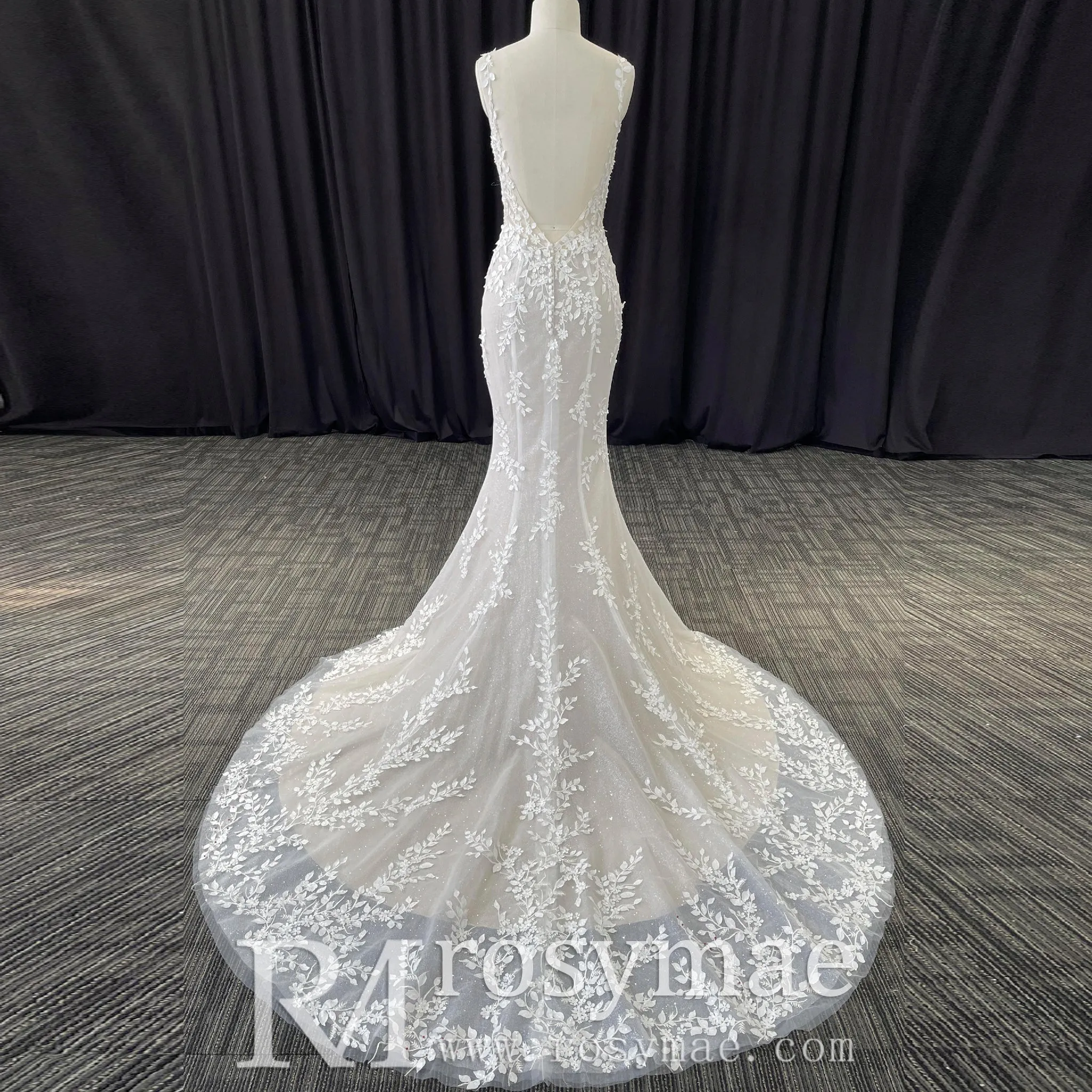 Elegant Lace Mermaid Wedding Dress with Spaghetti Straps