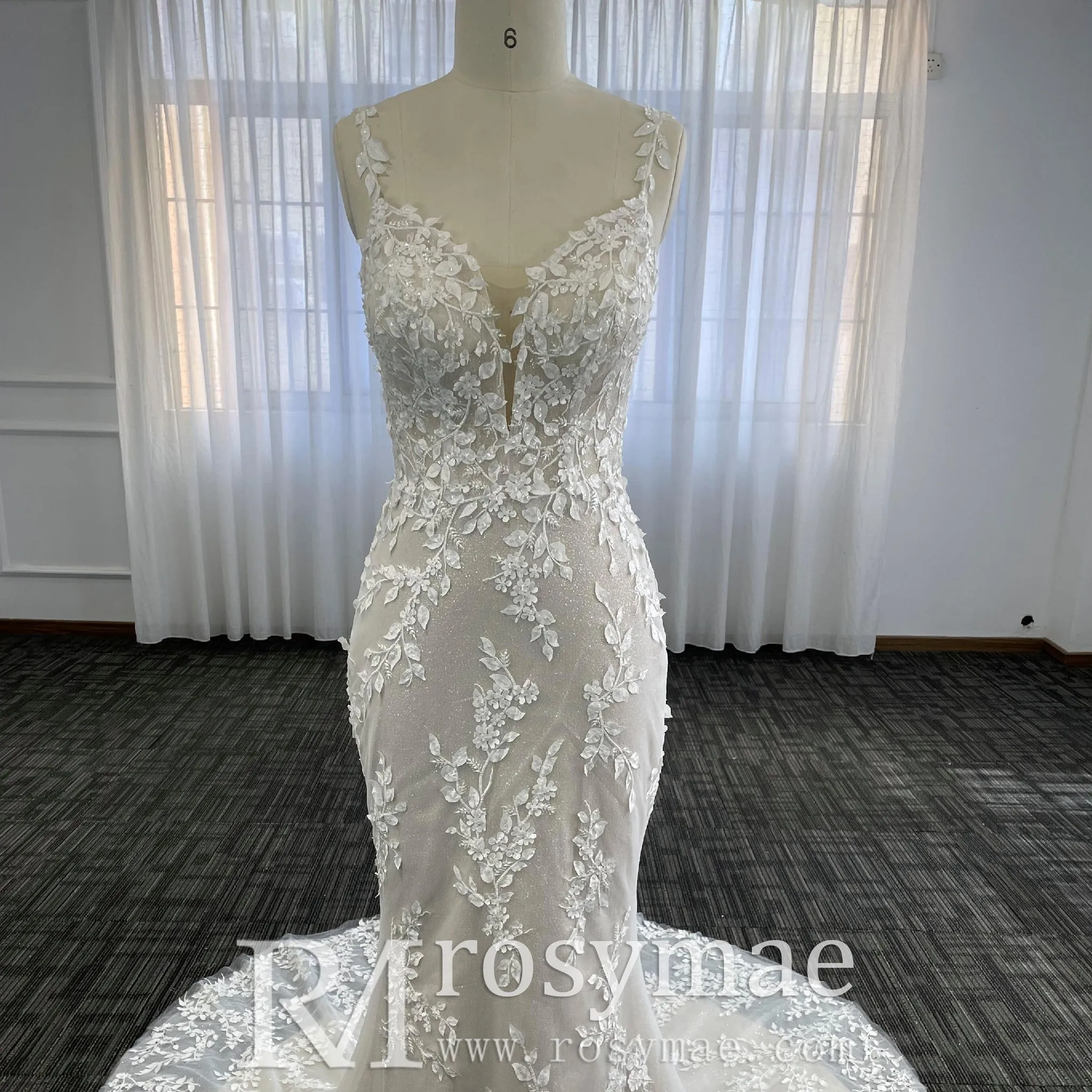 Elegant Lace Mermaid Wedding Dress with Spaghetti Straps