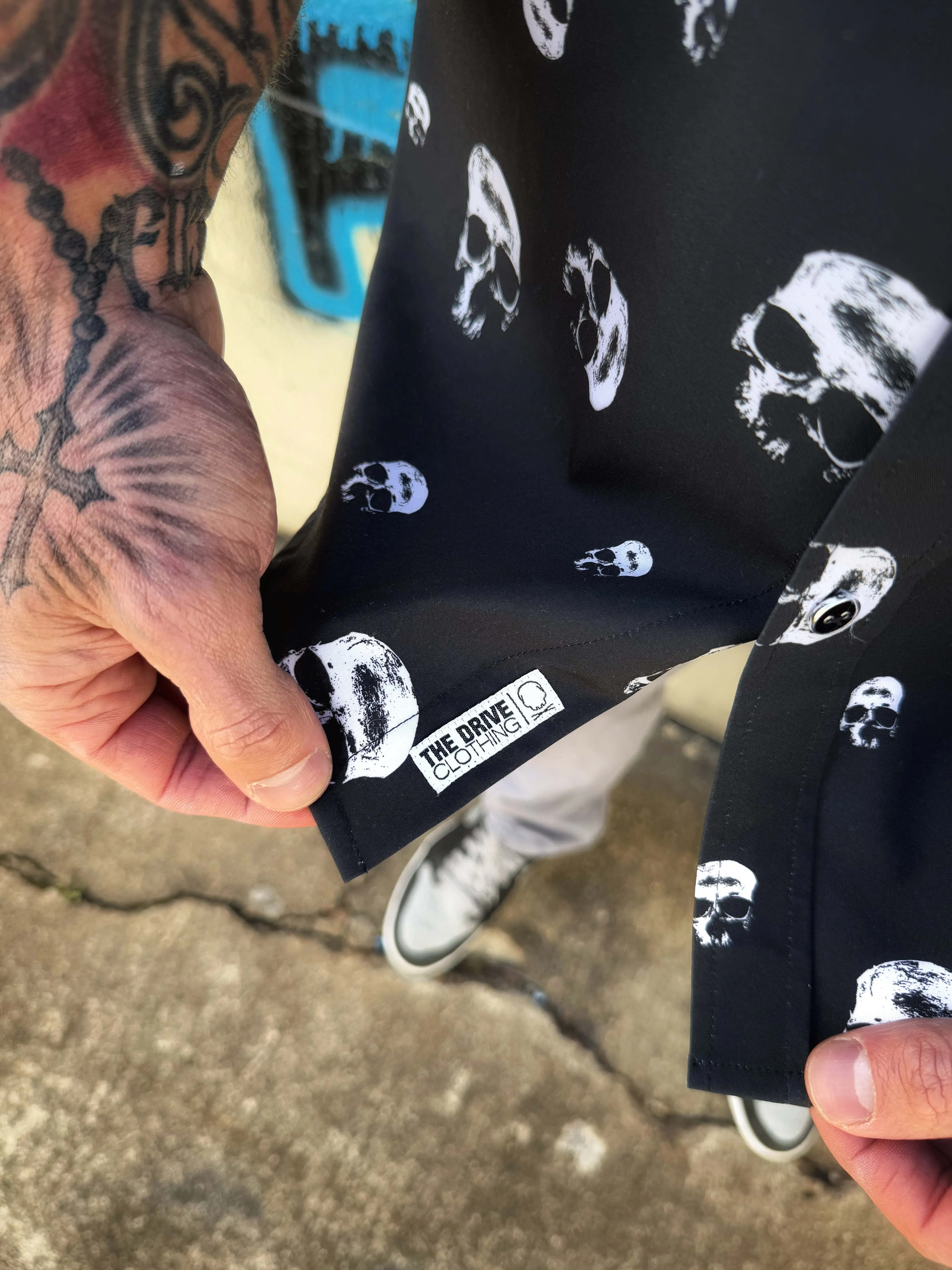 ESSENTIAL DEATH SKULLS BUTTON UP