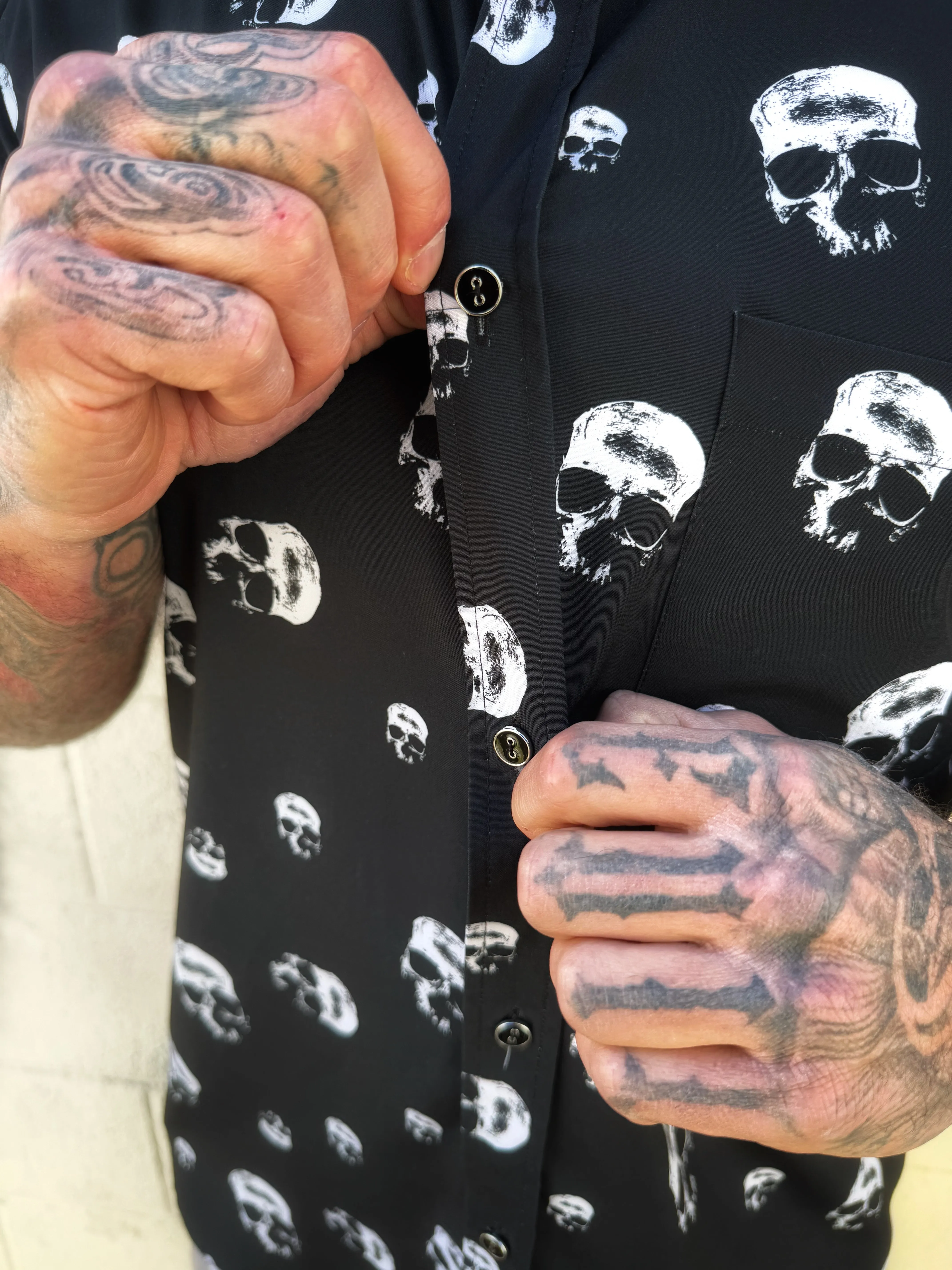 ESSENTIAL DEATH SKULLS BUTTON UP