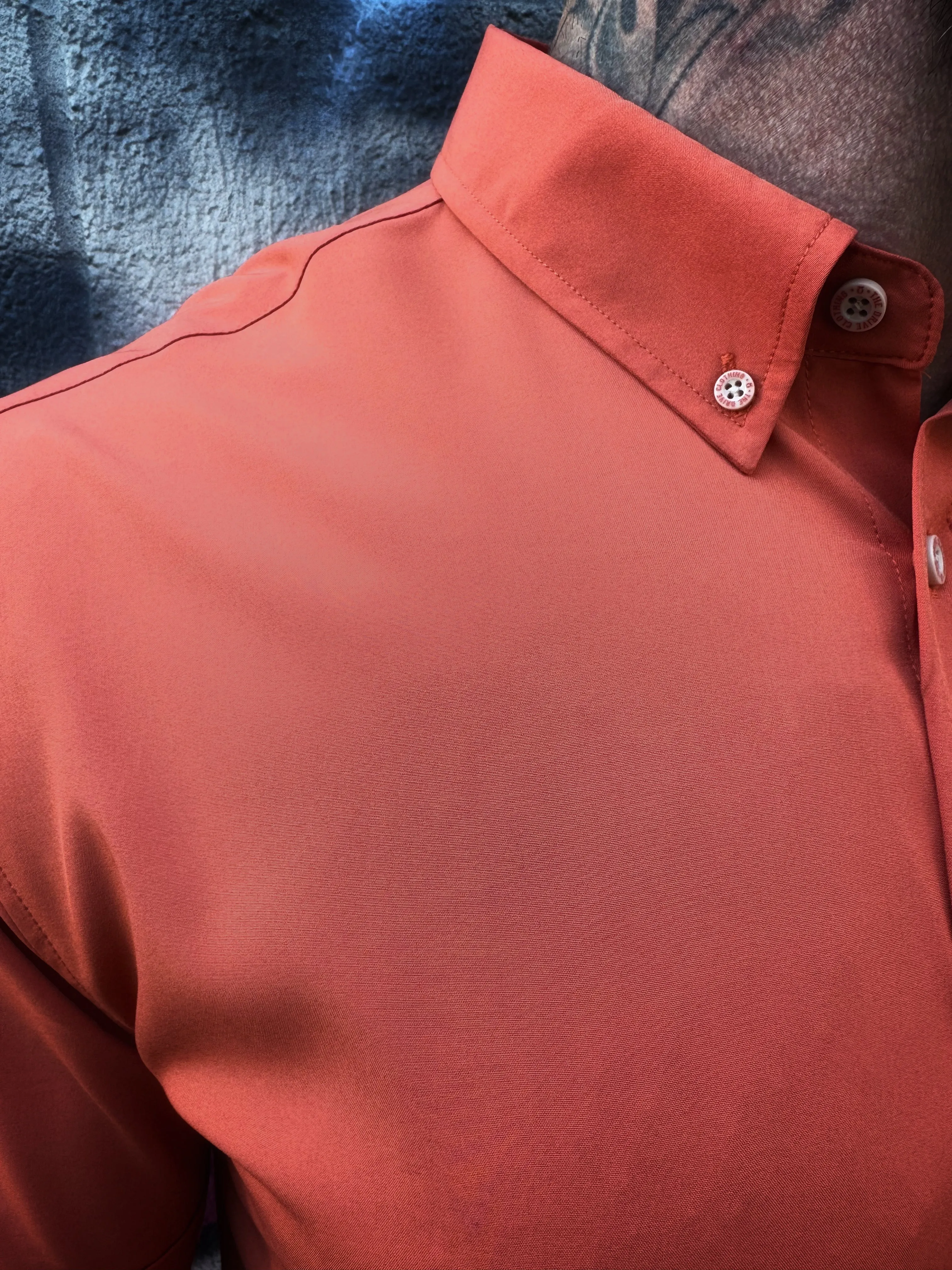 ESSENTIAL LONGHORN BUTTON UP