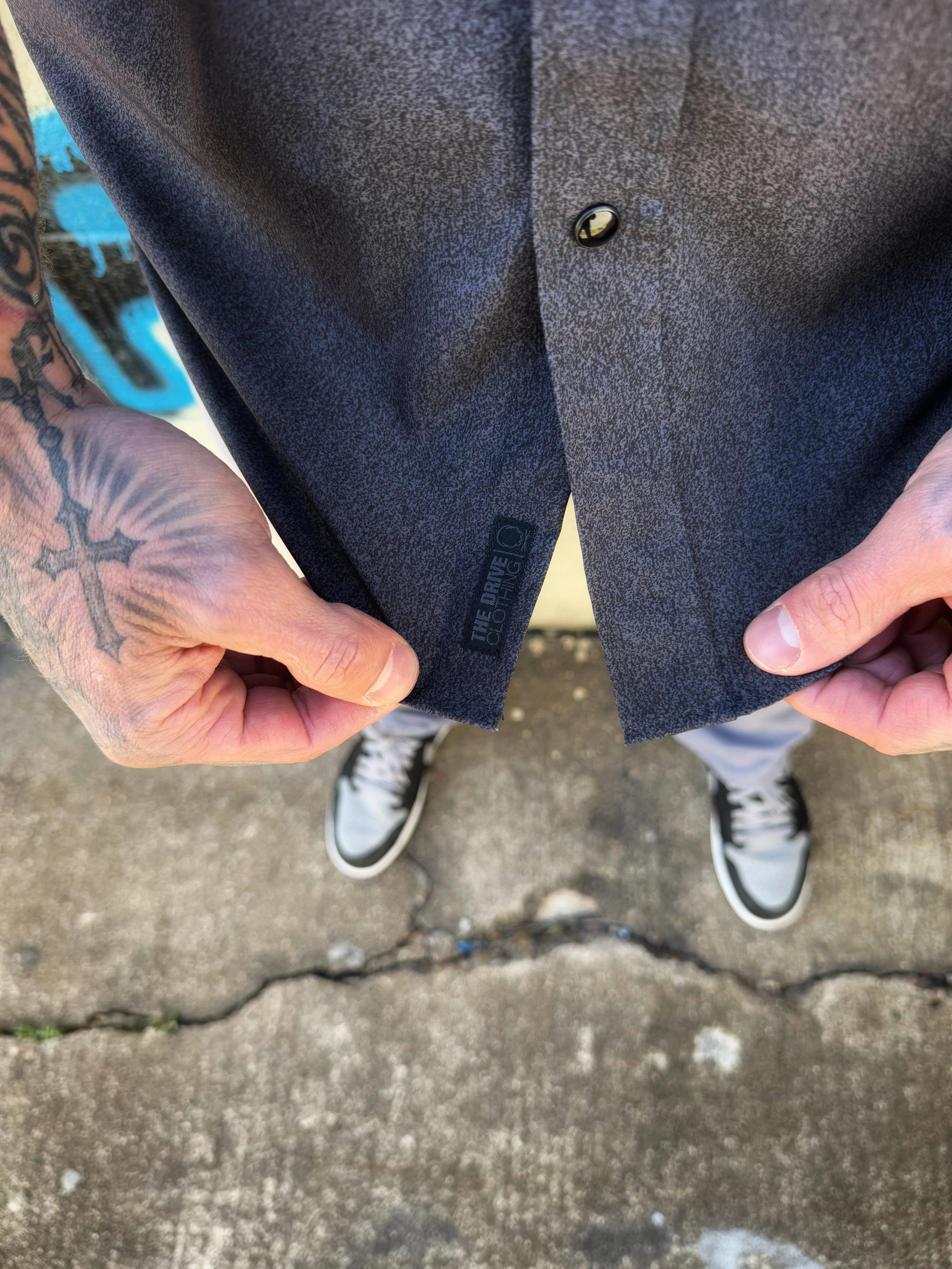 ESSENTIAL RUSTIC BLACK PEARL SNAP BUTTON UP