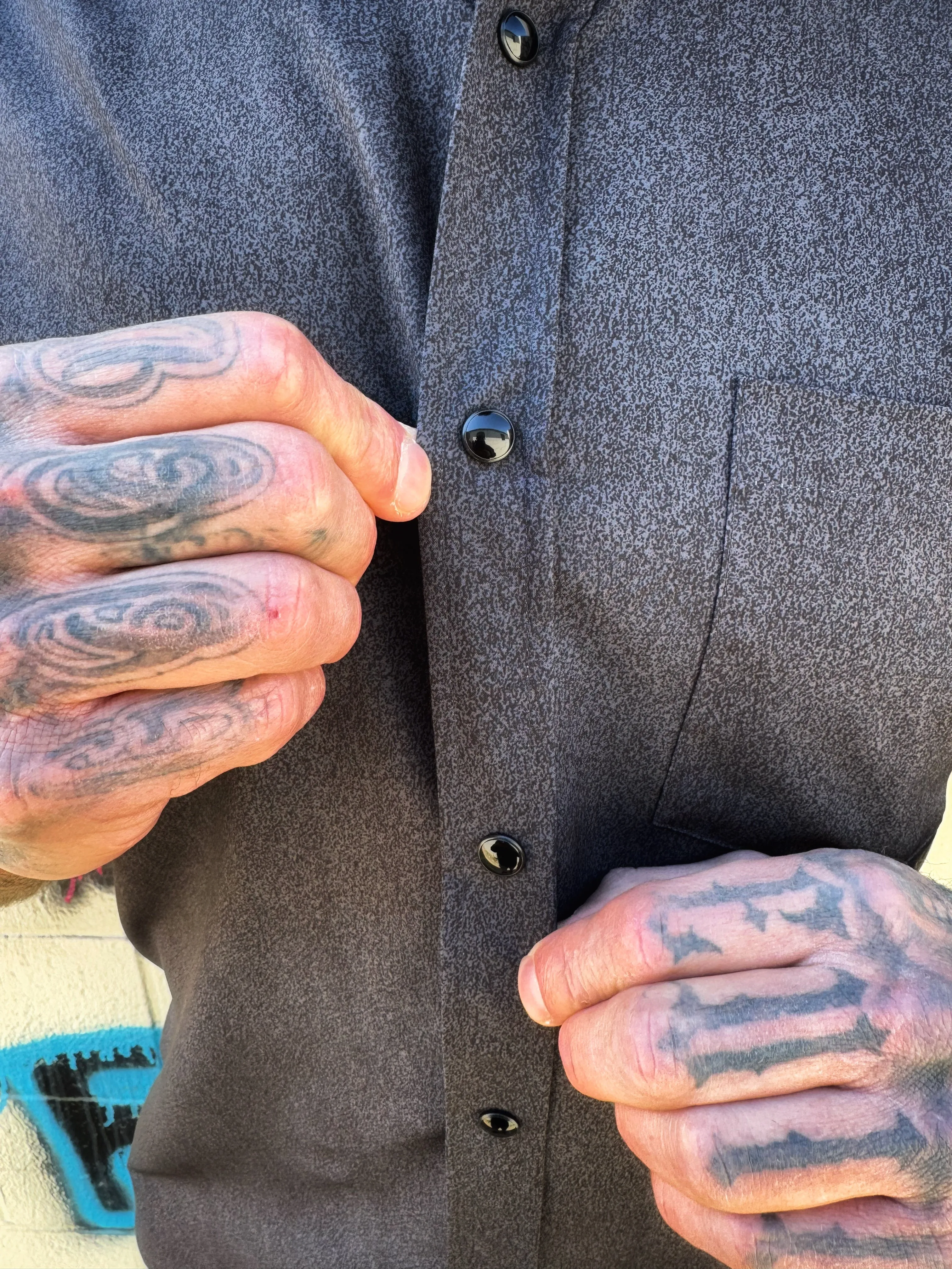 ESSENTIAL RUSTIC BLACK PEARL SNAP BUTTON UP