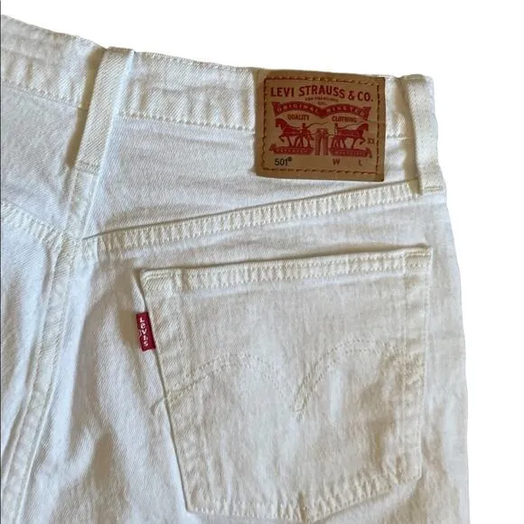 Levi’s 501 mid rise white jean shorts size 28