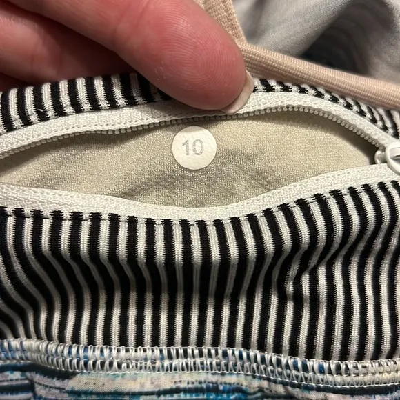 LULULEMON 10 Speed Blurry Bell in Purple Navy Lilac Striped Shorts Size 10