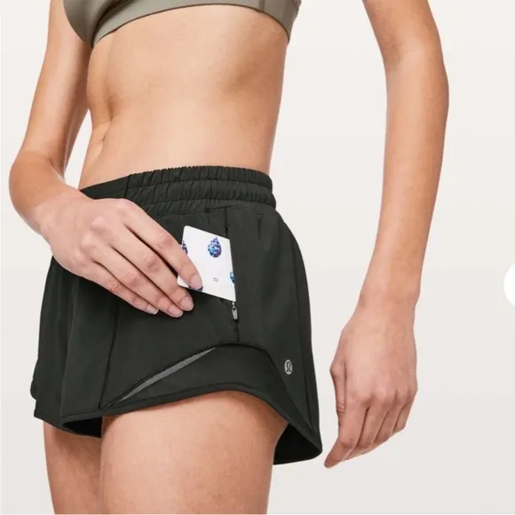 Lululemon • hotty hot short II *2.5&quot; in black sz 6