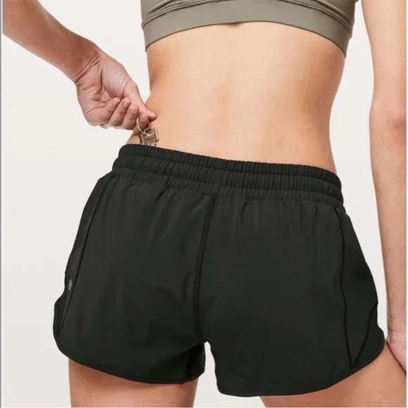 Lululemon • hotty hot short II *2.5&quot; in black sz 6
