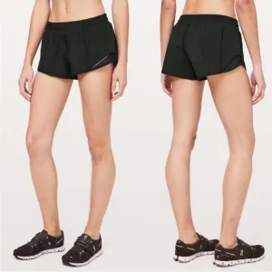 Lululemon • hotty hot short II *2.5&quot; in black sz 6