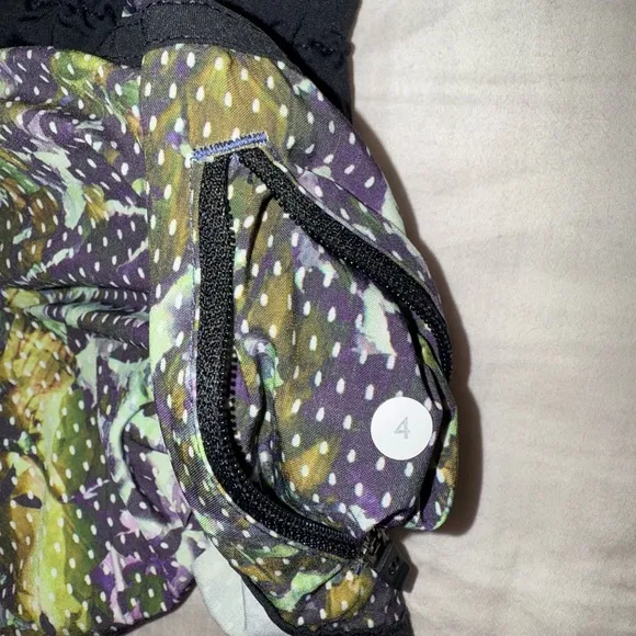 Lululemon Like New Tracker Shorts III 4 Way Stretch Floral Print