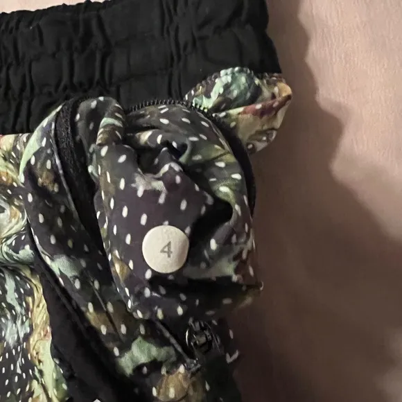 Lululemon Like New Tracker Shorts III 4 Way Stretch Floral Print
