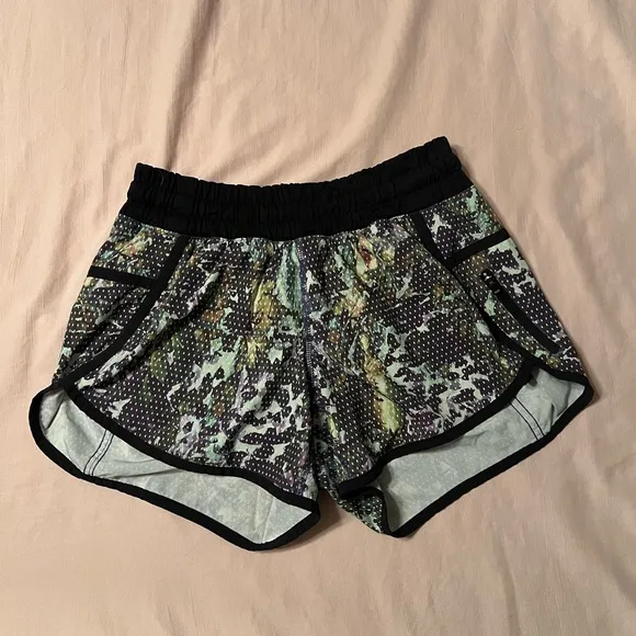 Lululemon Like New Tracker Shorts III 4 Way Stretch Floral Print