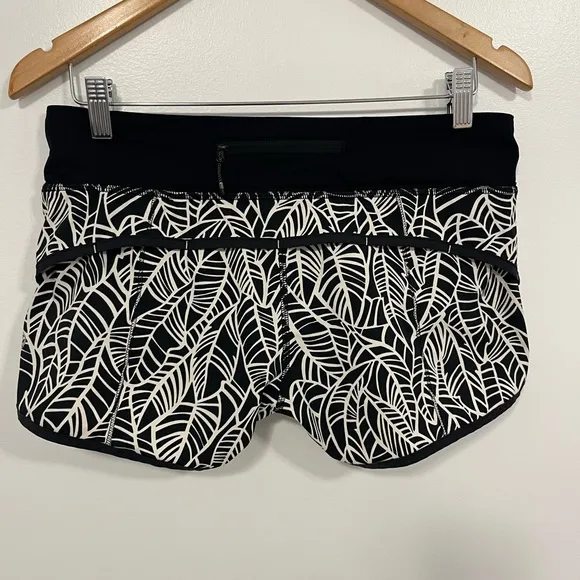 Lululemon Run Speed Short *2-way Stretch Pretty Palm Black Angel Wing/Black 6