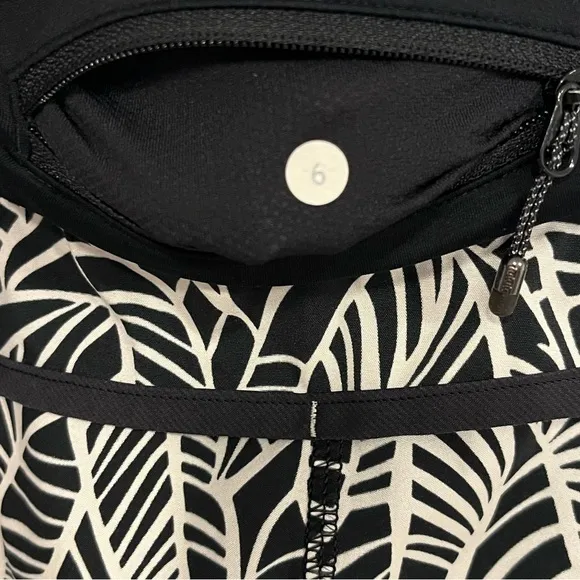 Lululemon Run Speed Short *2-way Stretch Pretty Palm Black Angel Wing/Black 6
