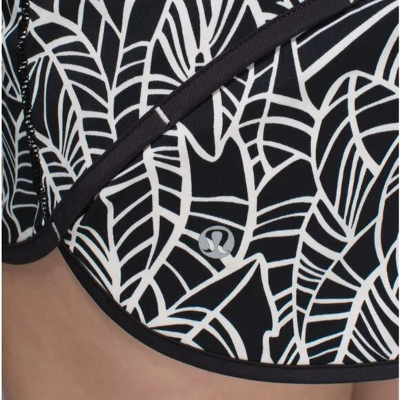 Lululemon Run Speed Short *2-way Stretch Pretty Palm Black Angel Wing/Black 6