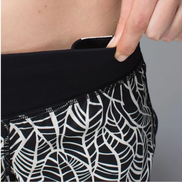 Lululemon Run Speed Short *2-way Stretch Pretty Palm Black Angel Wing/Black 6