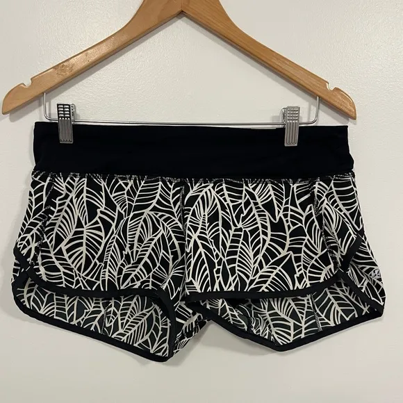 Lululemon Run Speed Short *2-way Stretch Pretty Palm Black Angel Wing/Black 6