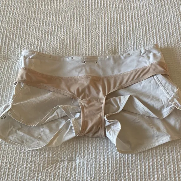 Lululemon Speed Short *2-way Stretch 2.5&quot; in White