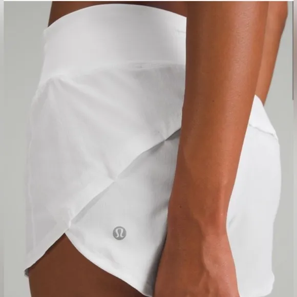 Lululemon Speed Size 6 White Shorts DESIGNED FOR RUN 2.5” inseam