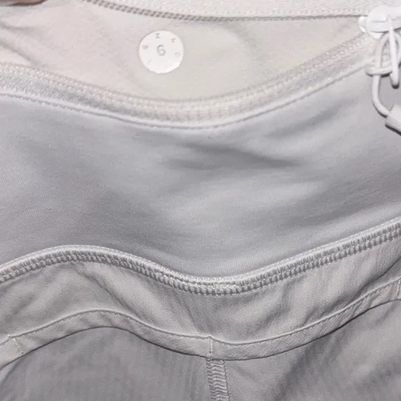 Lululemon Speed Size 6 White Shorts DESIGNED FOR RUN 2.5” inseam