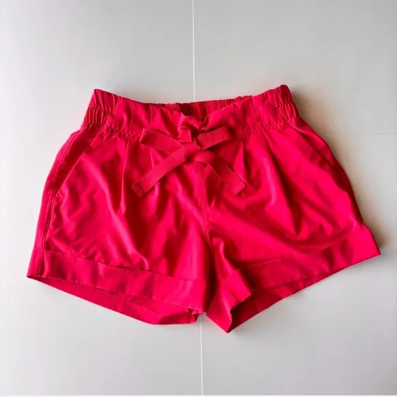 Lululemon Spring Break Away Short II in Boom Juice Size 4