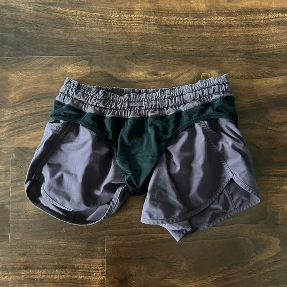 Lululemon Tracker Short IV 4-Way Stretch 4&quot; Purple Size 4 W7FD7S