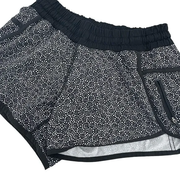 Lululemon Women's Black White Flower Lined Tracker Shorts 3&quot; Size 4 Stretch Gym