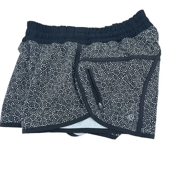 Lululemon Women's Black White Flower Lined Tracker Shorts 3&quot; Size 4 Stretch Gym