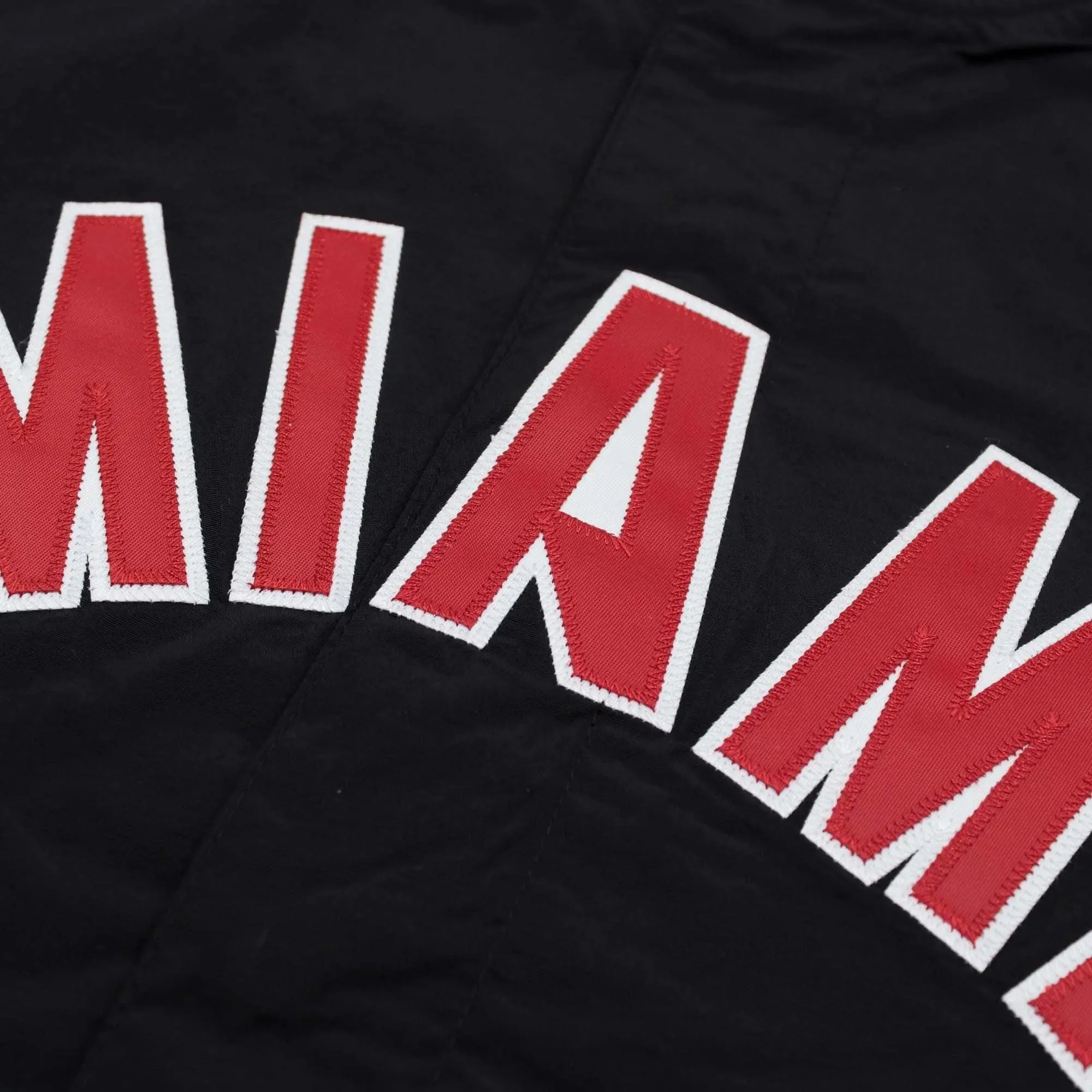 Mitchell &amp; Ness Men Hardwood Classic Heat Jacket(Black Red Team)