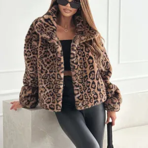 Modische braune Damenjacke mit Leopardenmuster im Herbstlook von WOLFFMODE