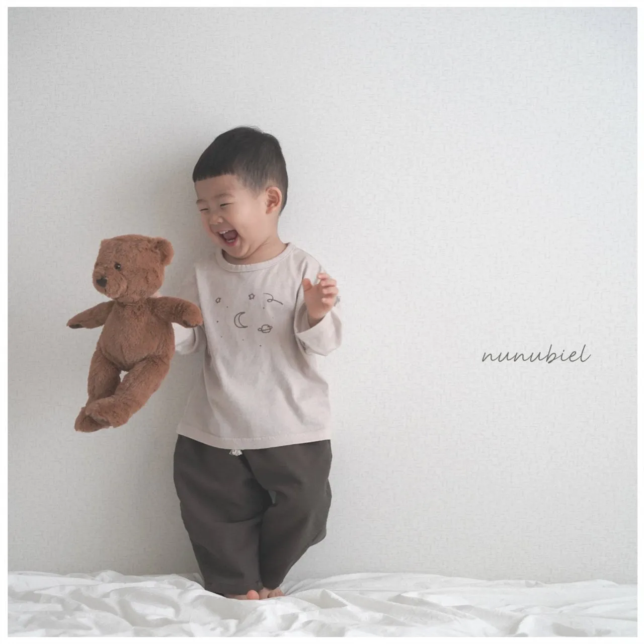 NUNUBIEL UNIVERSE T-SHIRT