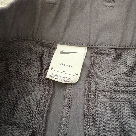 NWOT Nike Women's Dri-FIT Victory 5&quot; Golf Shorts, Women’s SZ Small.