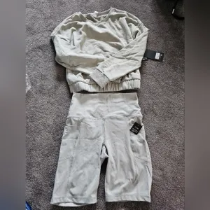 NWT 90 degree by reflex cropped sweatshirt biker short set