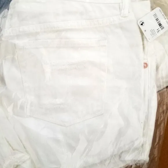 NWT Free People Loving Good Vibrations,White Denim Cutoff Shorts. Size 31. NWT