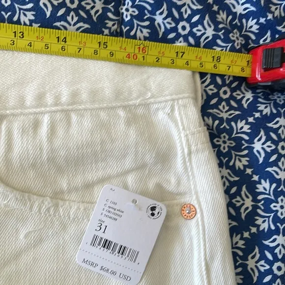 NWT Free People Loving Good Vibrations,White Denim Cutoff Shorts. Size 31. NWT