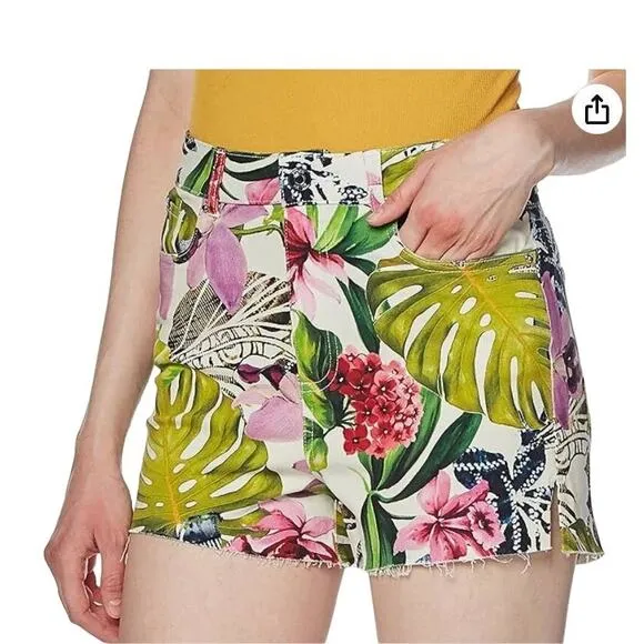 NWT Guess Claudia Shorts in Island Fancy, Raw Hem