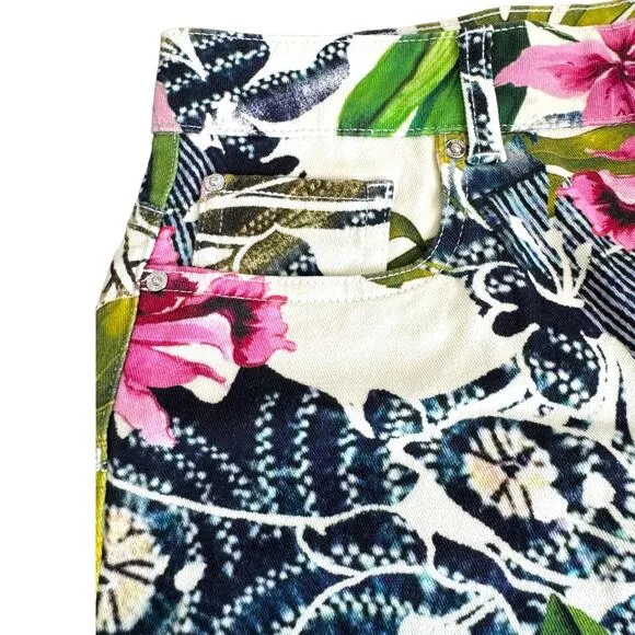 NWT Guess Claudia Shorts in Island Fancy, Raw Hem