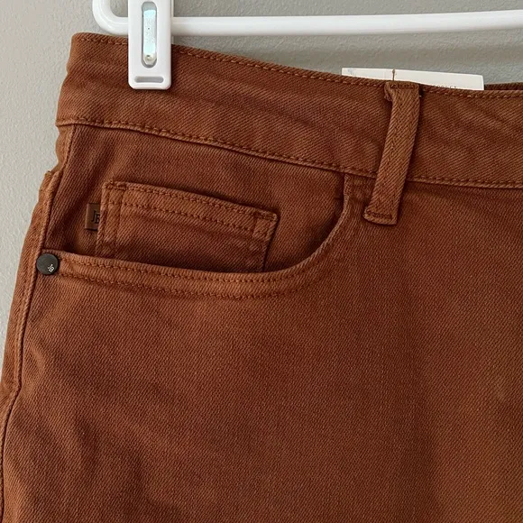 NWT Judy Blue Mid-Rise Cut Off Frayed Brown Shorts